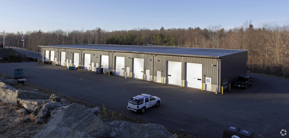 159-165 Memorial Dr, Shrewsbury, MA for lease - Building Photo - Image 2 of 2