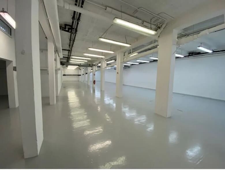 Flex in Boulogne-Billancourt for lease - Building Photo - Image 1 of 7