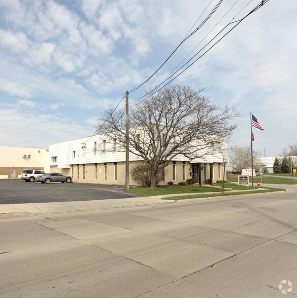 4949 Delemere Ave, Royal Oak, MI à louer - Photo du bâtiment - Image 2 de 4