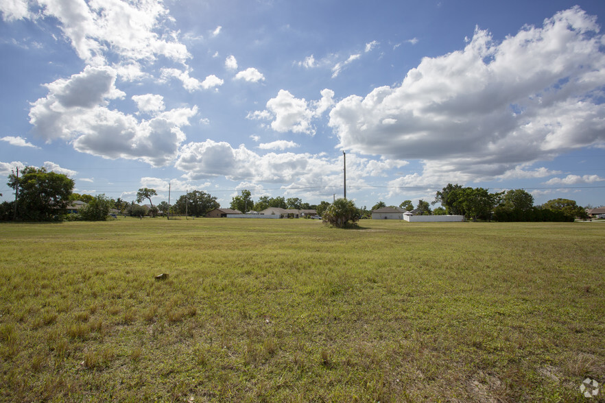 1712 Skyline Blvd, Cape Coral, FL à vendre - Photo principale - Image 1 de 2