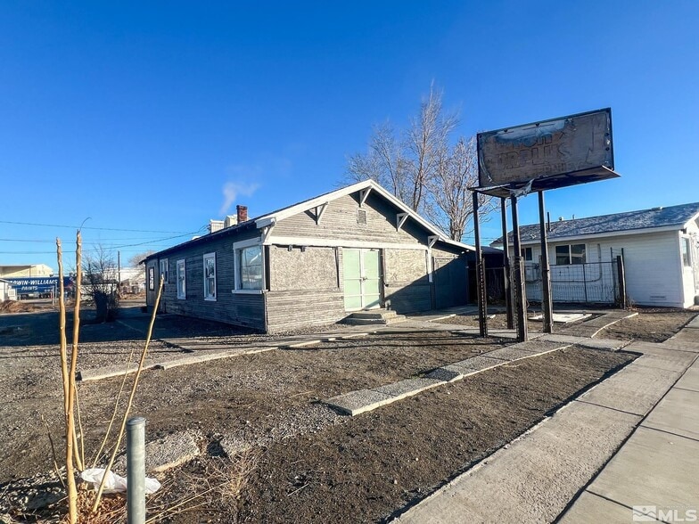 70 E Main St, Fernley, NV à vendre - Photo du bâtiment - Image 1 de 7