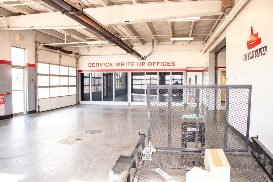 321 W Prairie View Rd, Chippewa Falls, WI à vendre - Photo du bâtiment - Image 2 de 20