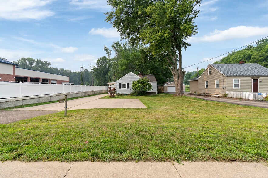 608 Applegrove St NW, North Canton, OH à vendre - Photo du bâtiment - Image 3 de 33
