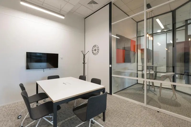 Office in Saint-Denis for lease - Interior Photo - Image 2 of 13