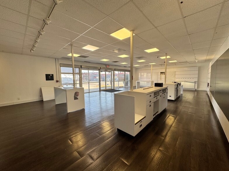 2261 Pawtucket Ave, East Providence, RI for lease - Interior Photo - Image 2 of 11