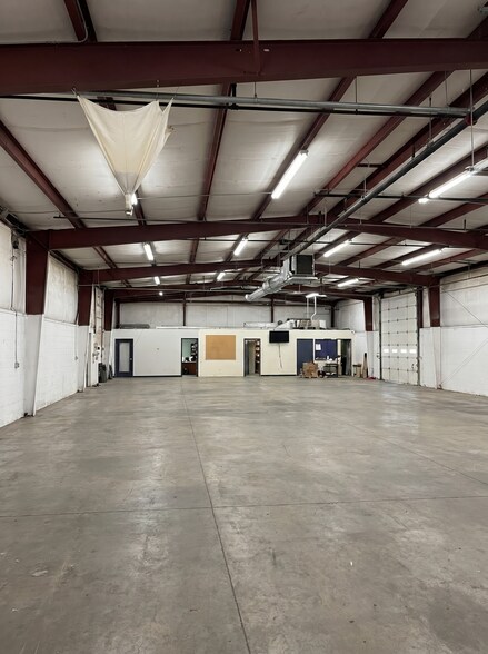 420 Roberts Ave, Louisville, KY for lease - Building Photo - Image 2 of 2