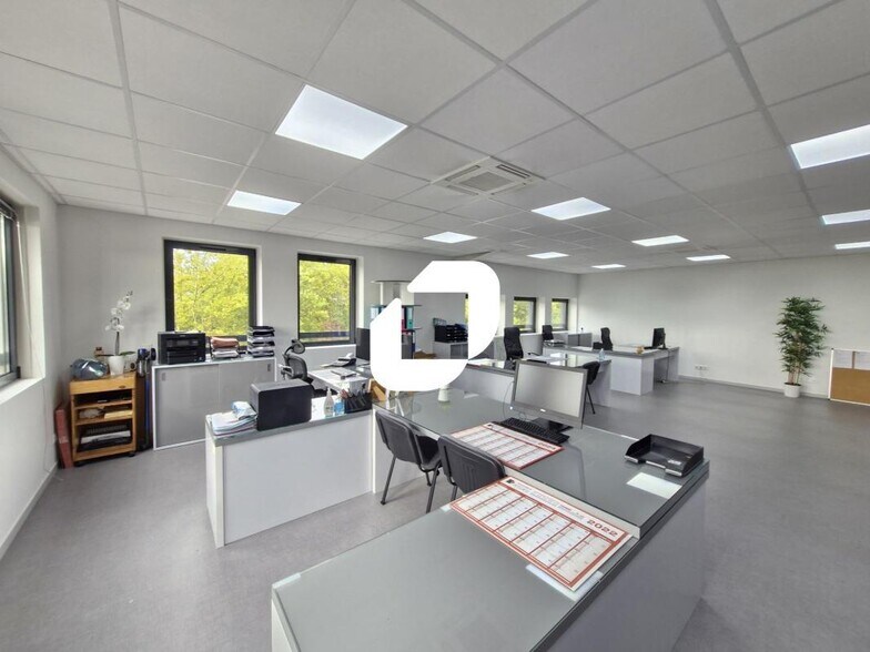 Office in Bussy-Saint-Georges for sale - Interior Photo - Image 2 of 7
