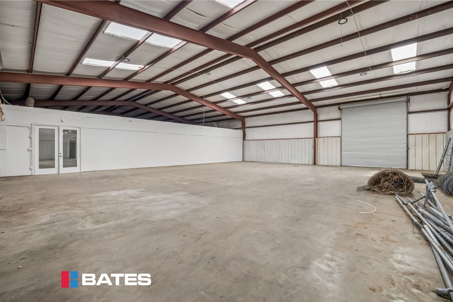 5200 N I-45 Hwy, Ennis, TX for lease - Building Photo - Image 3 of 21