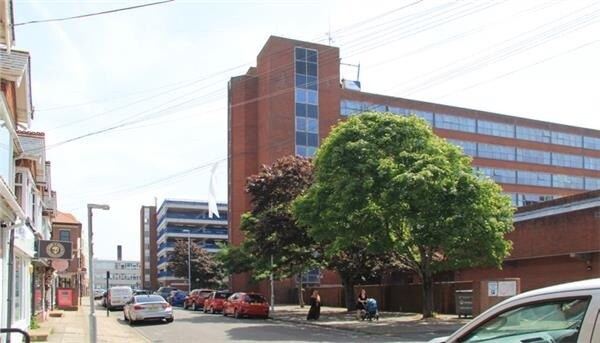 Chatsworth Rd, Worthing for lease - Building Photo - Image 2 of 8