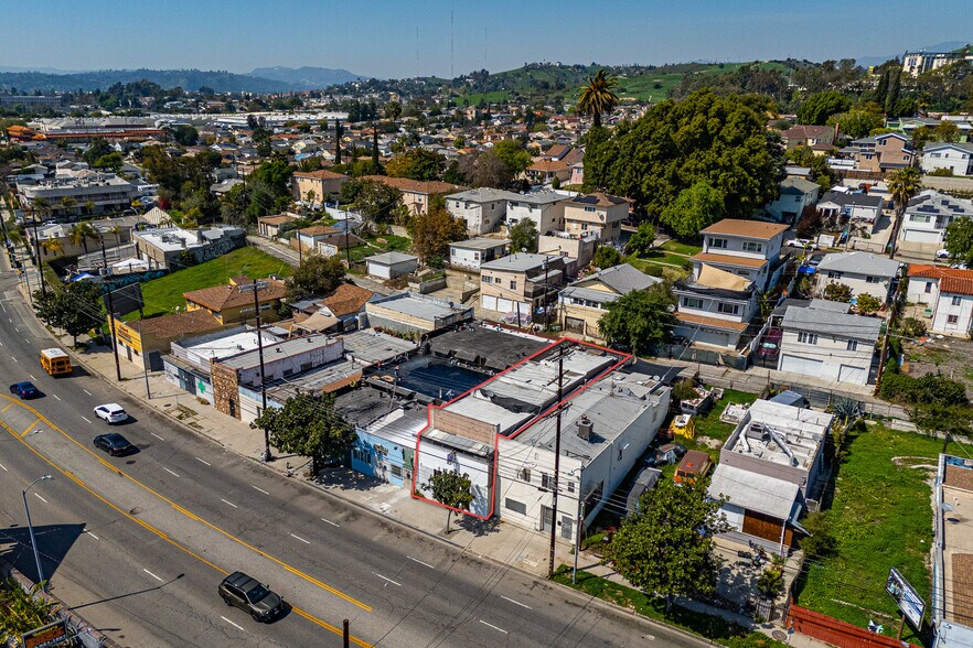 4565 Valley Blvd, Los Angeles, CA à vendre - Photo du bâtiment - Image 3 de 8