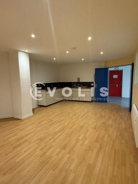 Flex in Vitry-sur-Seine for lease - Building Photo - Image 3 of 7