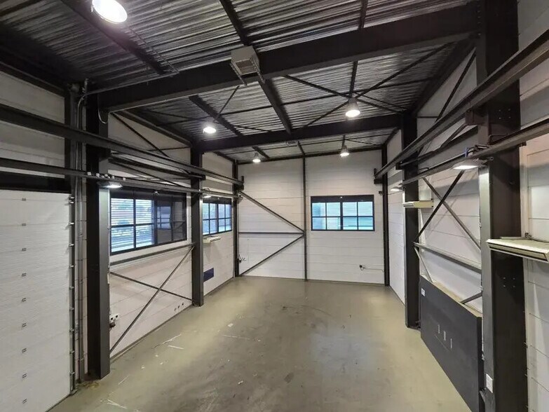 Industrial in Nîmes for lease - Interior Photo - Image 3 of 23