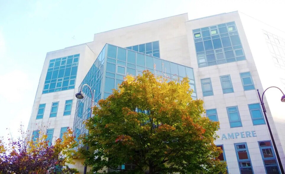 8 Rue Eugène Et Armand Peugeot, Rueil-Malmaison for lease - Building Photo - Image 2 of 4