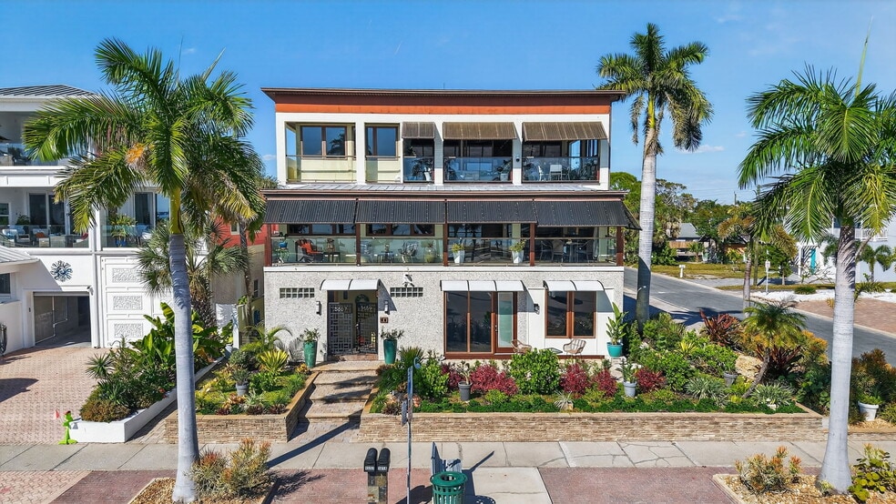 5657 Shore S blvd, Gulfport, FL à vendre - Photo du bâtiment - Image 3 de 112