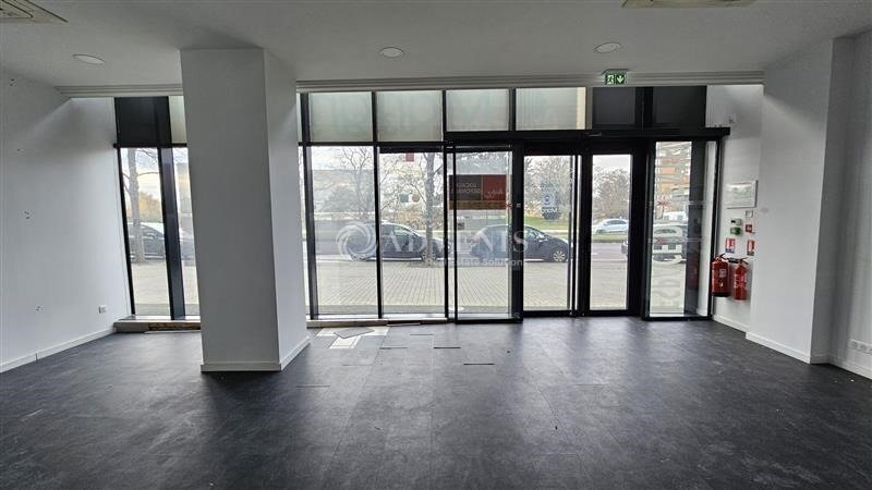 Office in Lille for lease - Interior Photo - Image 2 of 6