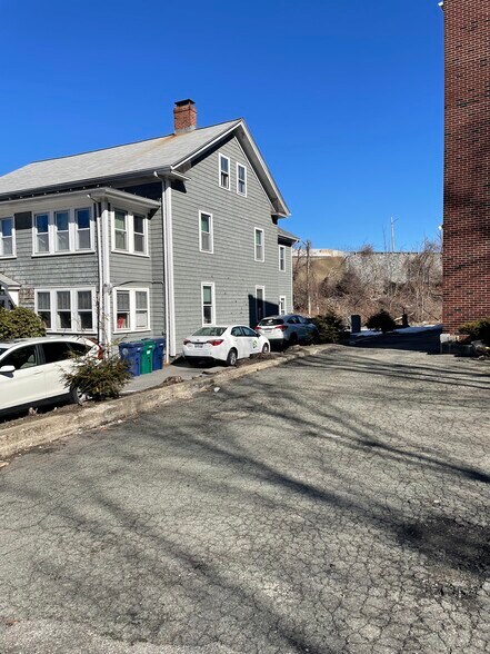 126 Charles St, Auburndale, MA à vendre - Photo du bâtiment - Image 2 de 3
