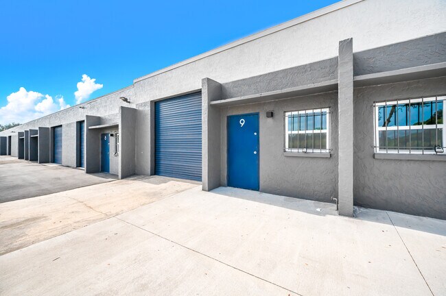 Plus de détails pour 12950 58th St N, Clearwater, FL - Industriel à louer