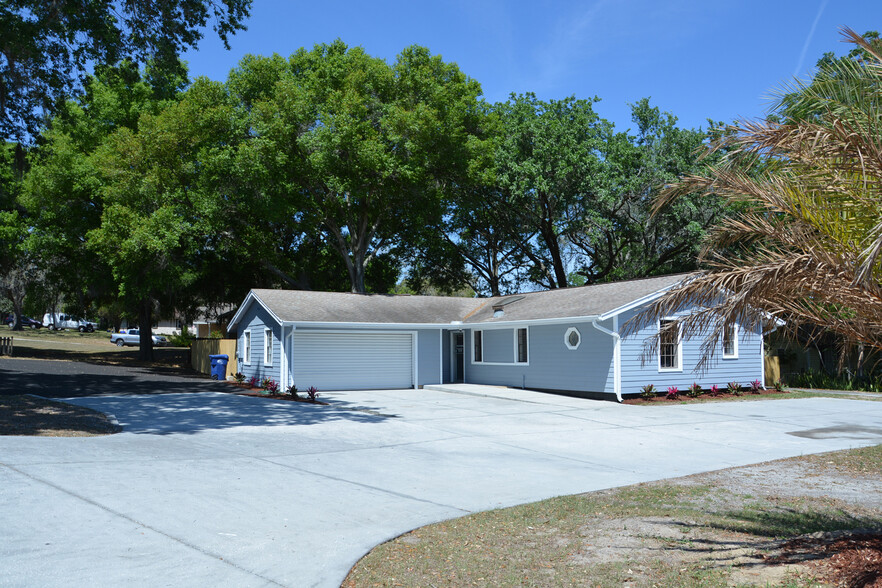 697 E Anderson Rd, Groveland, FL à vendre - Photo principale - Image 1 de 1