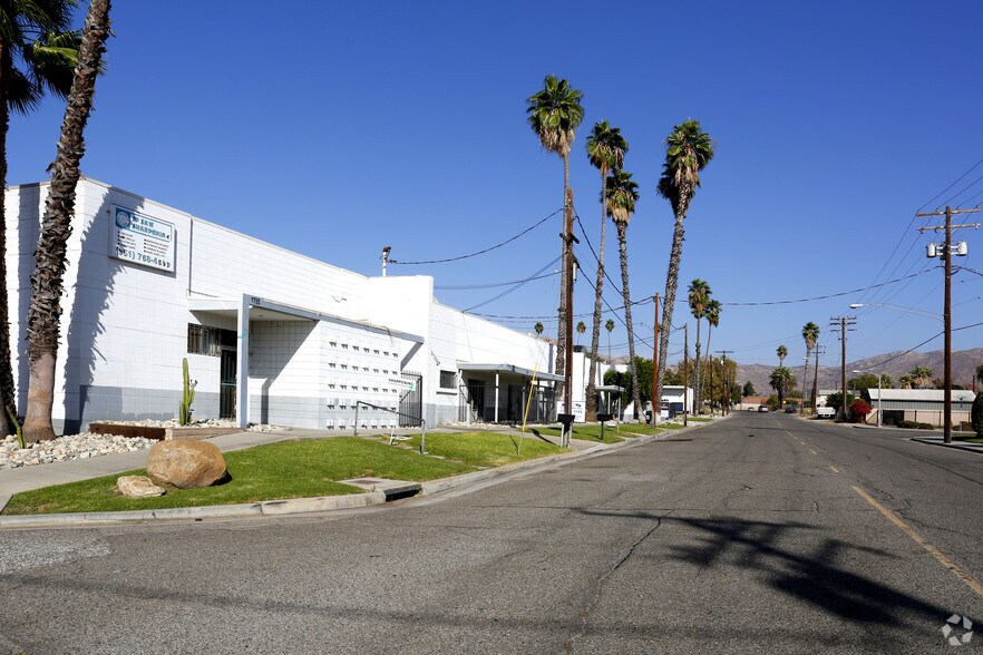 1731-1733 Massachusetts Ave, Riverside, CA for lease - Building Photo - Image 3 of 4