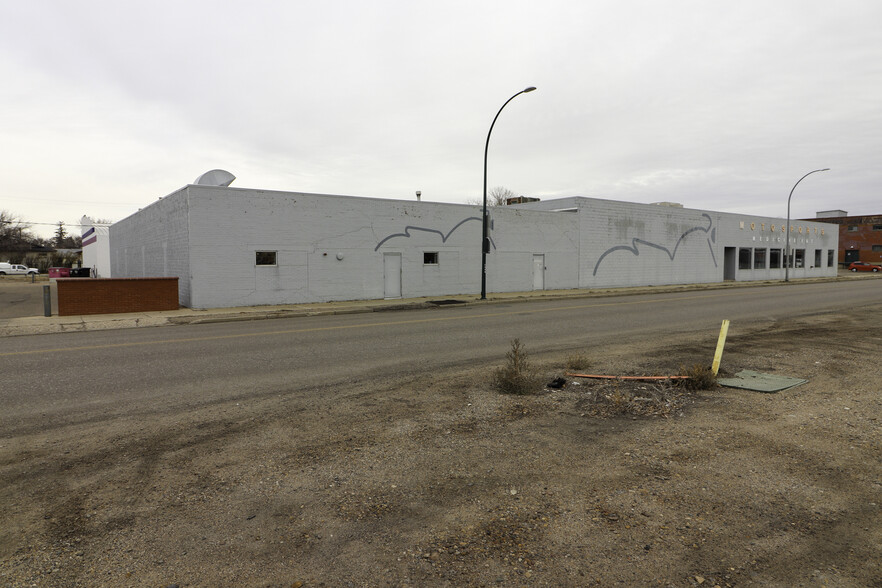 521D N Railway St SE, Medicine Hat, AB à louer - Photo du bâtiment - Image 3 de 20