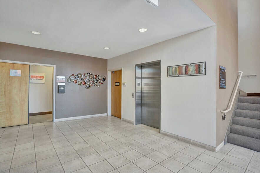 2920 N Green Valley Pky, Henderson, NV à vendre - Photo intérieure - Image 3 de 13