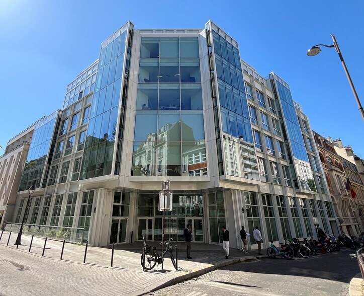 28-28 Rue Emile Ménier, Paris for lease - Building Photo - Image 1 of 17