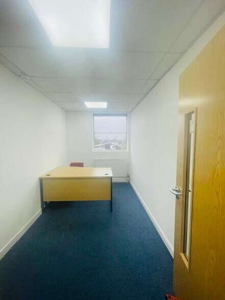 1-4 Park Ter, Worcester Park à louer - Photo intérieure - Image 3 de 48