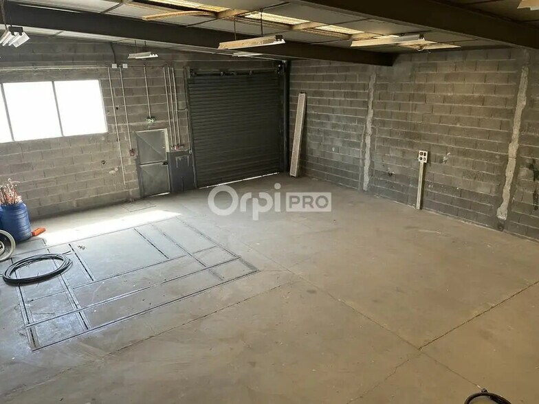 Flex in Villefranche-sur-Saône for lease - Interior Photo - Image 3 of 7