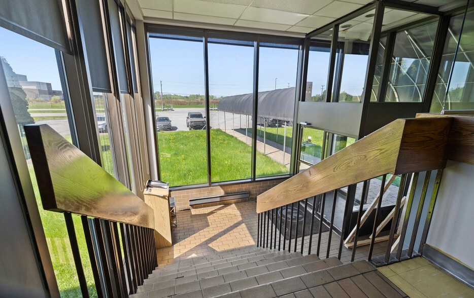 805 Boul Alphonse-Deshaies, Bécancour, QC à vendre - Photo du bâtiment - Image 3 de 34