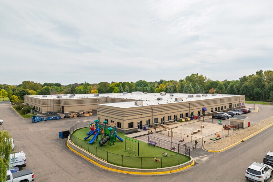 1460-1490 Lake Dr W, Chanhassen, MN for lease - Building Photo - Image 2 of 2