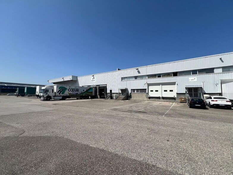 Industriel dans Saint-Quentin-Fallavier à vendre - Photo du bâtiment - Image 1 de 3