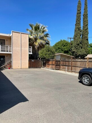 Plus de détails pour 218 W K St, Los Banos, CA - Multi-résidentiel à vendre
