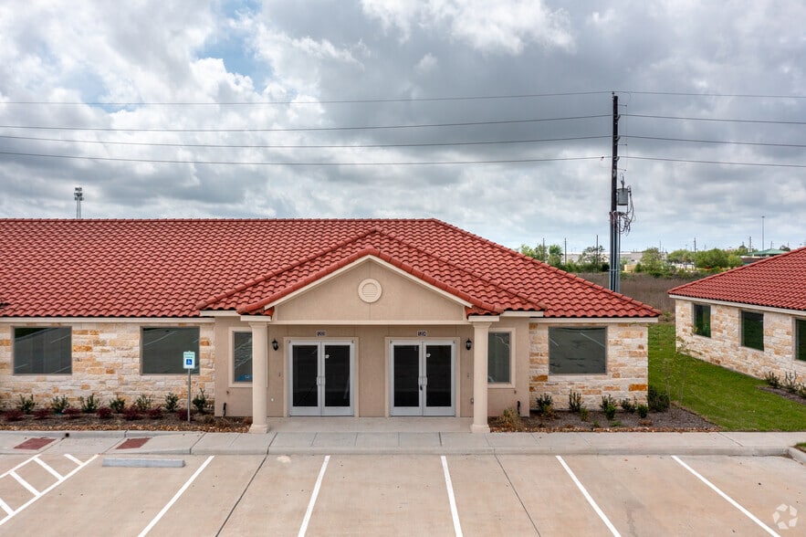 2743 Smith Ranch Rd, Pearland, TX for lease - Building Photo - Image 2 of 17