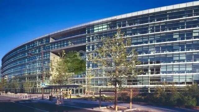 Bureau dans Rueil-Malmaison à louer - Photo du bâtiment - Image 3 de 10