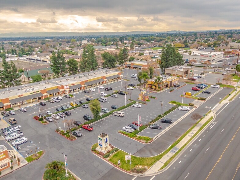 710-870 E Foothill Blvd, Upland, CA à louer - Photo du bâtiment - Image 3 de 27