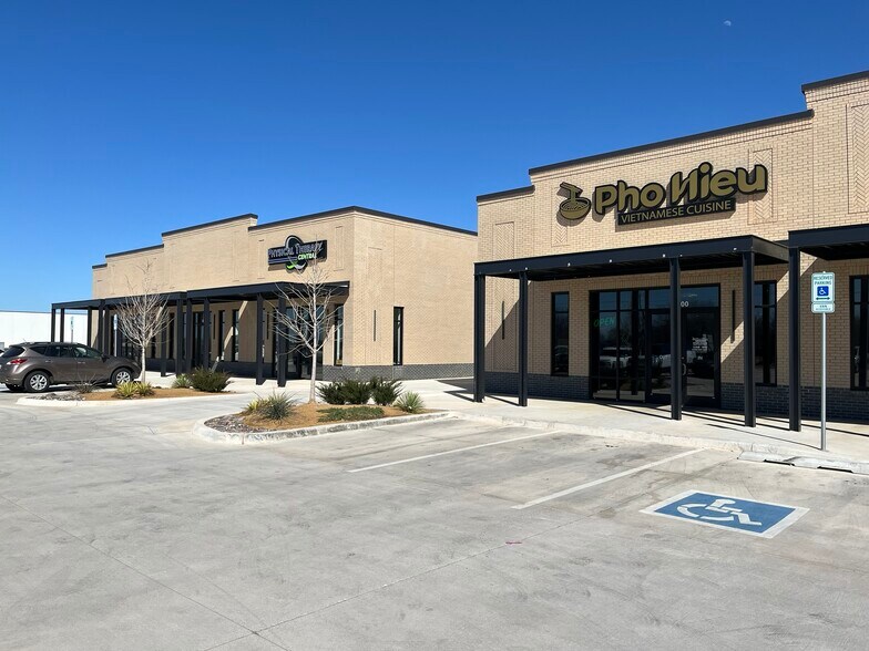 3200 S. Mustang Road, Yukon, OK à louer - Photo du bâtiment - Image 2 de 4