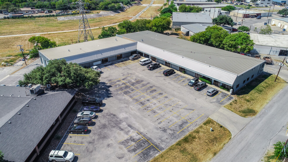 6803-6831 Breeden Ave, San Antonio, TX for lease - Building Photo - Image 2 of 8