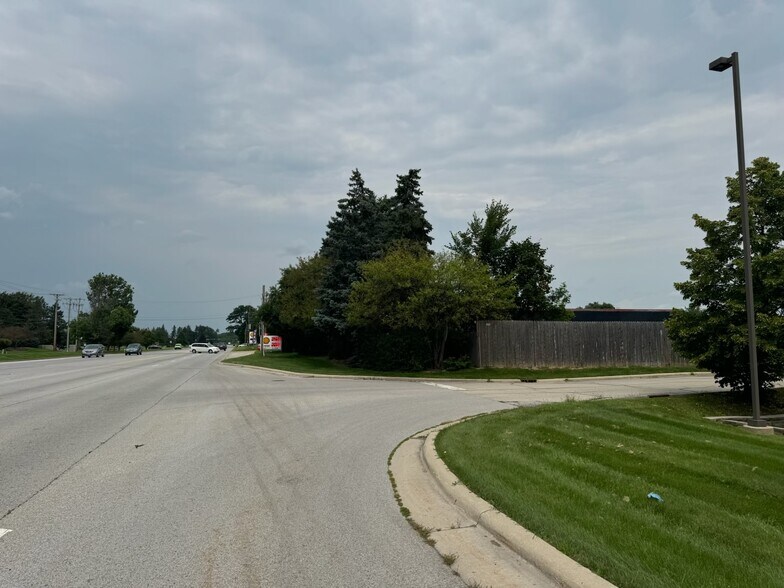 909 S Milwaukee Ave, Vernon Hills, IL à vendre - Autre - Image 3 de 4