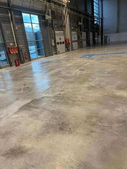 Industrial in Savigny-le-Temple for lease - Building Photo - Image 3 of 19