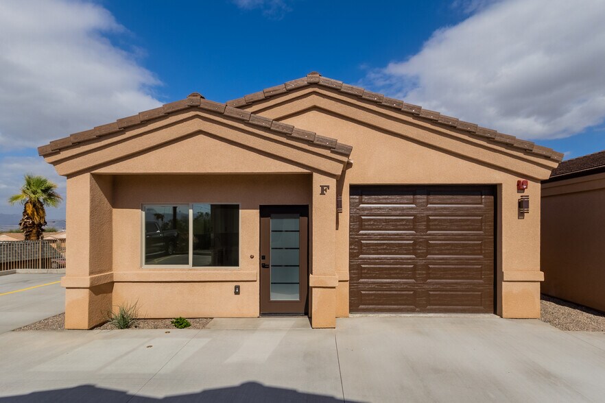 2786 McCulloch N blvd, Lake Havasu City, AZ à vendre - Photo du bâtiment - Image 2 de 25