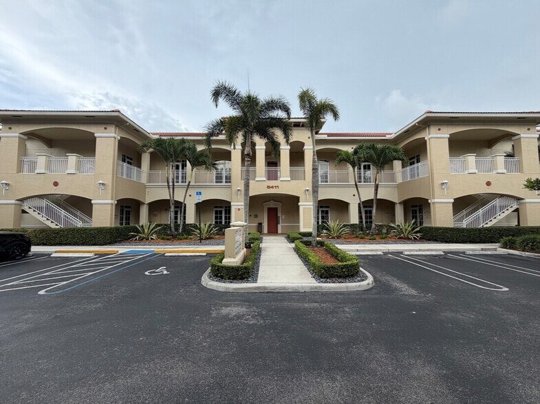 5411 N University Dr, Coral Springs, FL for lease - Building Photo - Image 1 of 5