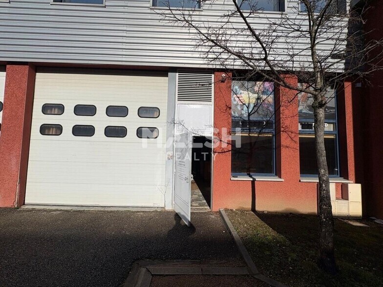 Flex in Brignais for sale - Building Photo - Image 2 of 16