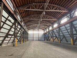 2050 Cross St, Eugene, OR for lease Building Photo- Image 2 of 6