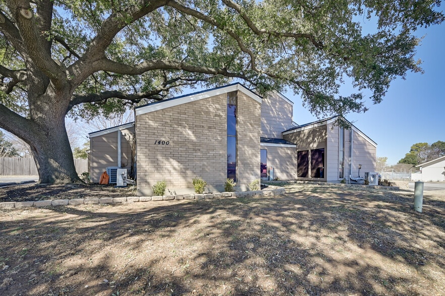 1400 N Cooper St, Arlington, TX for lease - Building Photo - Image 3 of 13