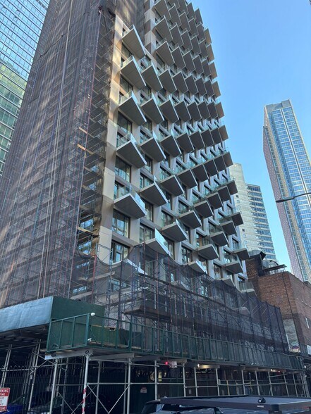 23 Rockwell Place, Brooklyn, NY for lease - Building Photo - Image 2 of 5