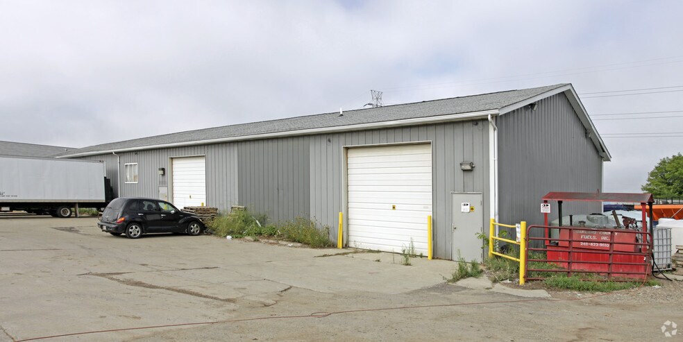 951 Brown Rd, Lake Orion, MI à vendre - Photo du bâtiment - Image 2 de 8