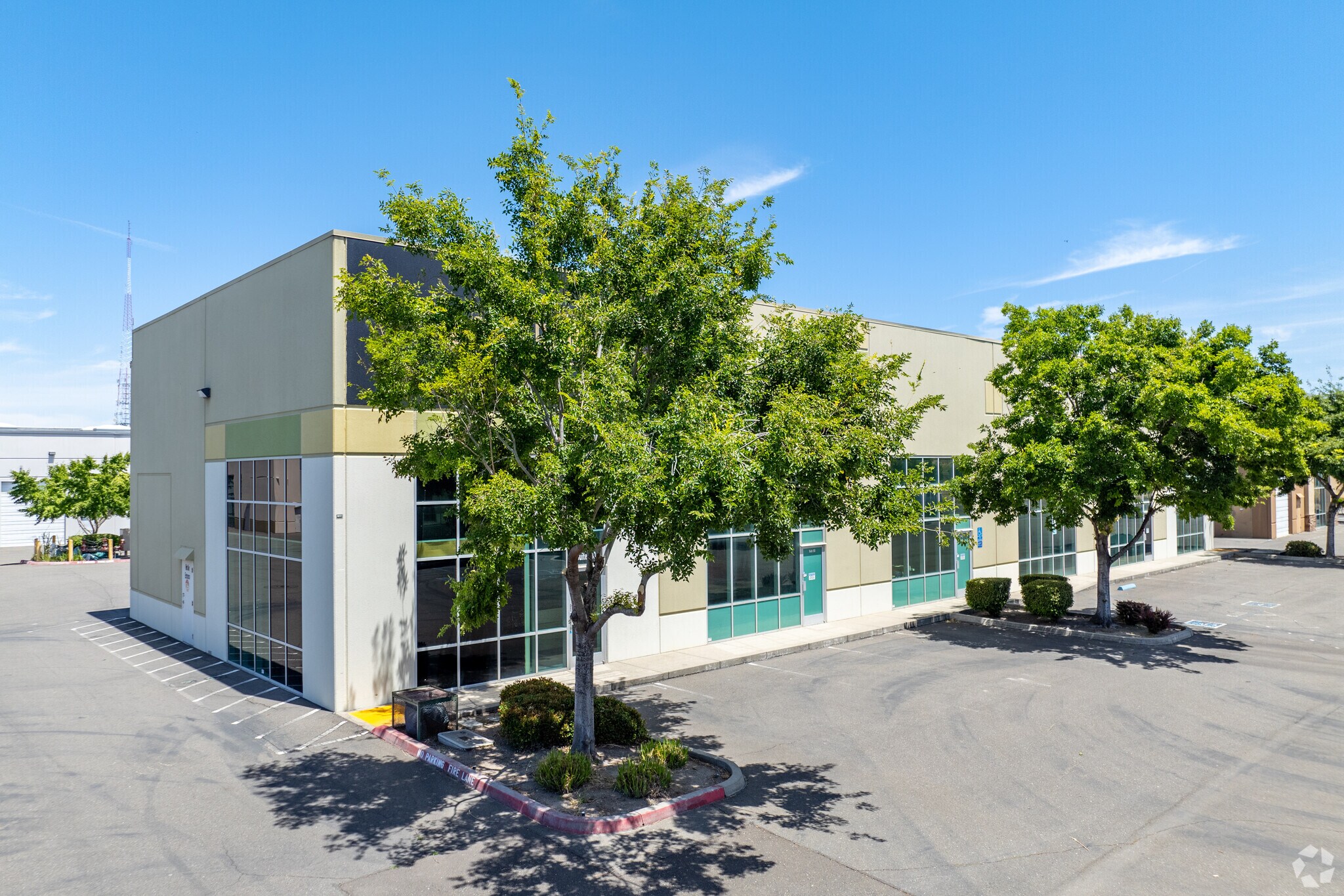 4021 N Freeway Blvd, Sacramento, CA for lease Primary Photo- Image 1 of 12