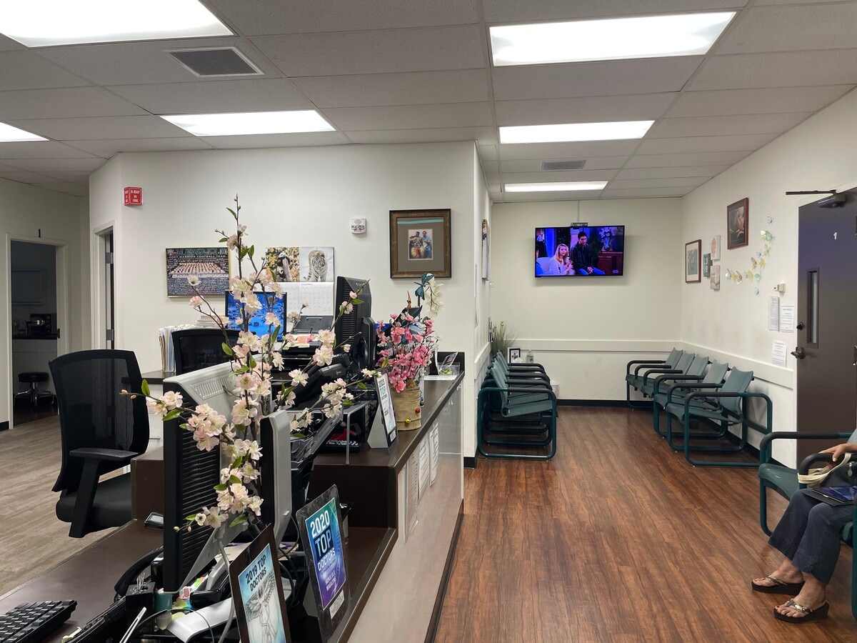 98-1247 Kaahumanu St, Aiea, HI 96701 - Unit 203 -  - Interior Photo - Image 2 of 15