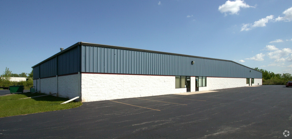 2211 S West Ave, Waukesha, WI for lease - Primary Photo - Image 2 of 3