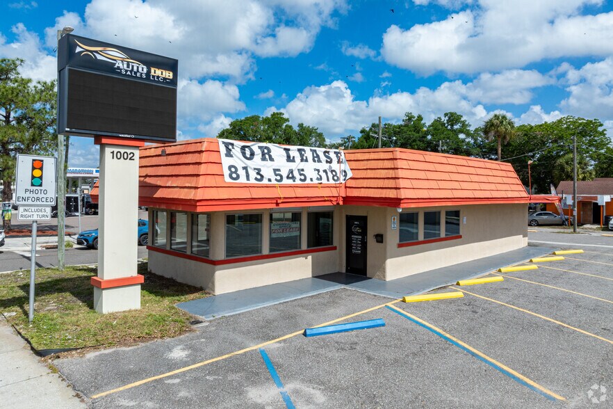 1002 E Hillsborough Ave, Tampa, FL à louer - Photo du bâtiment - Image 1 de 11